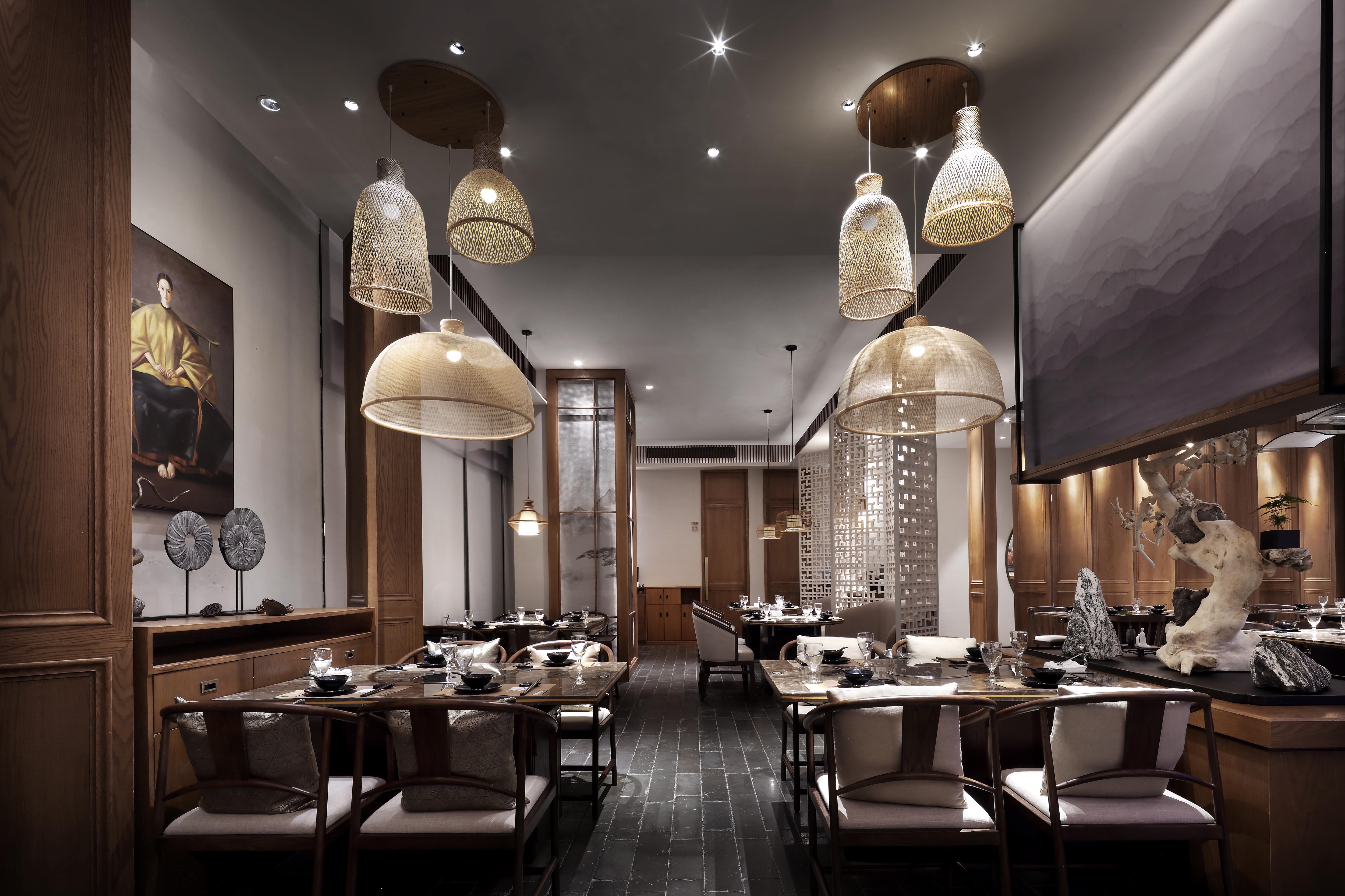喜欢这个火锅餐厅的设计:东宝制造的"轻奢新主义"_餐饮设计案例_牛模