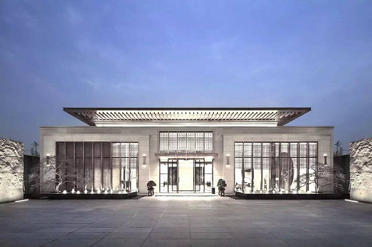 销售中心裡各空间环环相扣,与梯间的宁静相辅相成营造出秀美的新中式