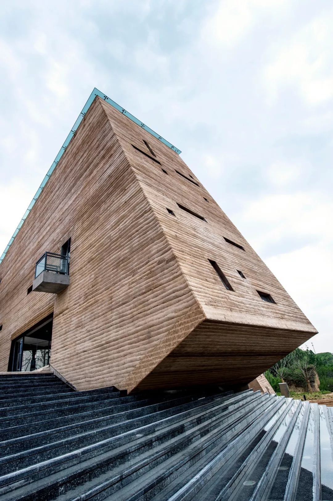 夯土打造的顶级设计,太美了_公共空间设计案例_牛模网