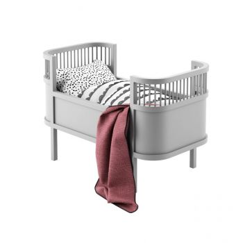 现代美式婴儿床