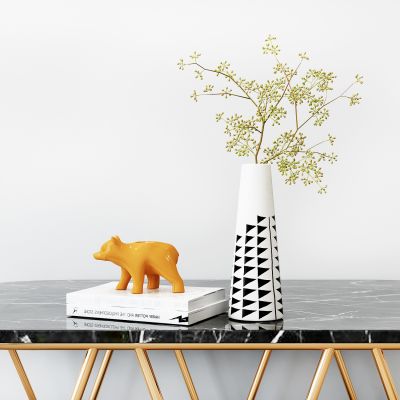 现代书籍花瓶花卉组合