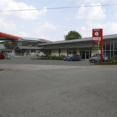 现代国外加油站