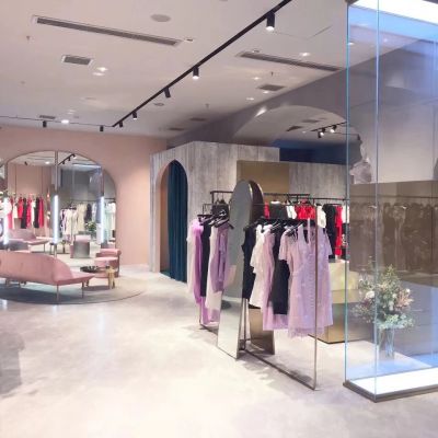 轻奢风服装女装店