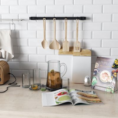 现代茶壶 玻璃杯 面包机 菜谱