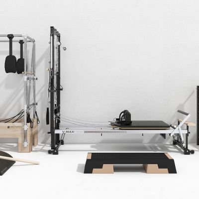 现代瑜伽球健身器材