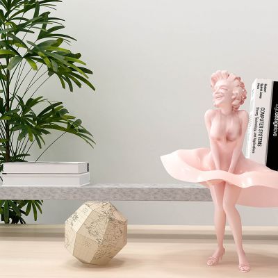 女人雕塑摆件植物