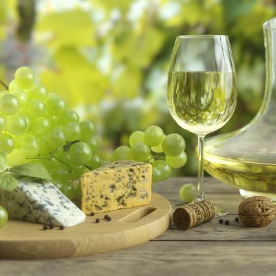 现代酒杯果盘组合