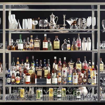 现代酒吧台 酒瓶 酒架