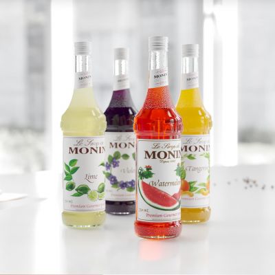 现代酒瓶 饮料 果汁 瓶子