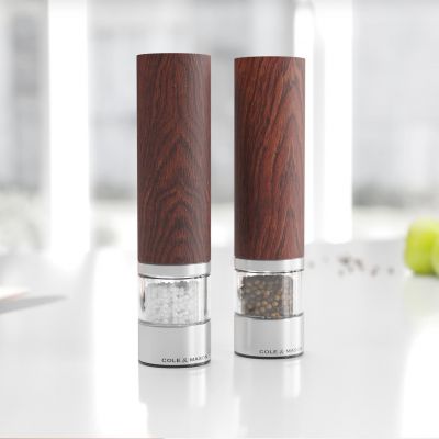 现代厨房调味品组合