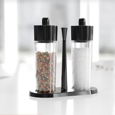 现代厨房调味品组合