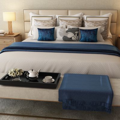 现代双人床 床头柜 台灯 床尾凳