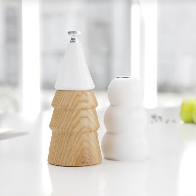 现代厨房调味品组合