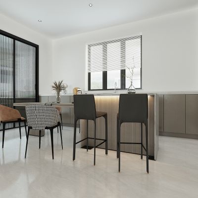 现代轻奢别墅餐厅，中岛台餐桌，餐边地柜，厨房长虹玻璃推拉门，百叶窗帘
