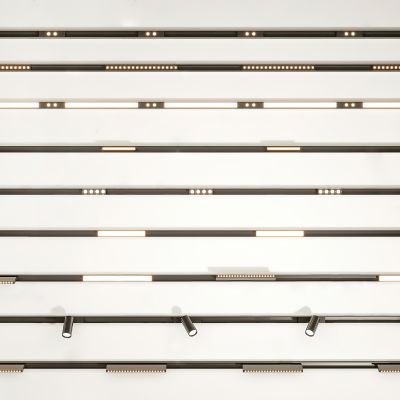 现代磁吸轨道灯射灯