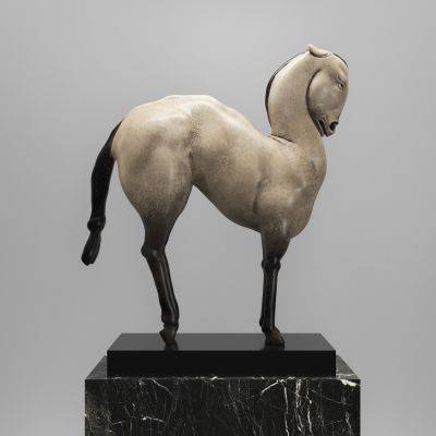 现代新中式马雕塑陈设