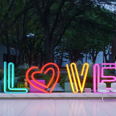 现代爱心主题雕塑小品3D模型