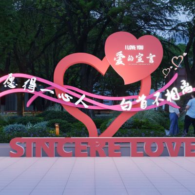 现代爱心爱情雕塑小品