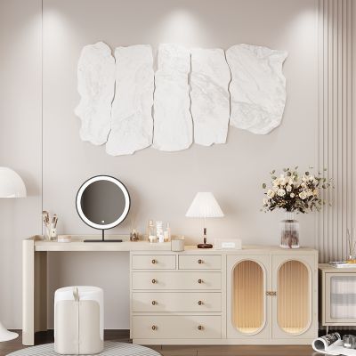 现代梳妆台 化妆桌 摆件 化妆镜 化妆品