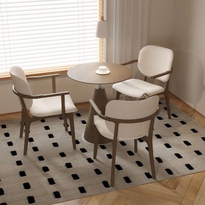 中古风休闲桌椅组合 中古风实木洽谈桌椅 吊灯 百叶帘 地毯