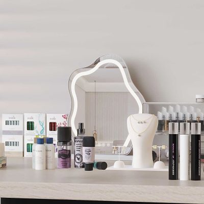 现代化妆品 护肤品 洗发水 镜子